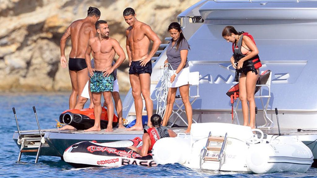 Se recupera de su lesión con su inseparable Ricardo Regufe y compañía