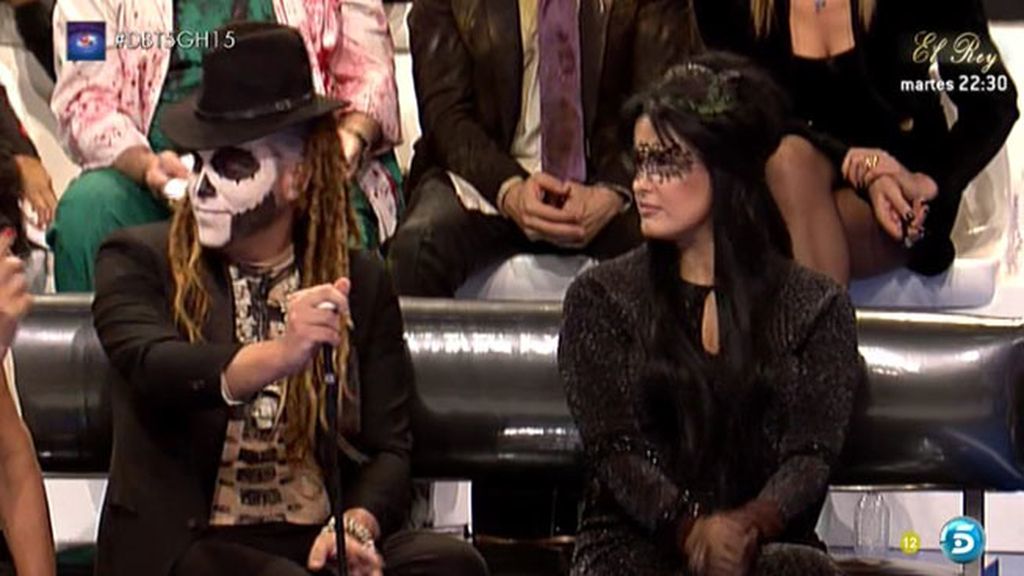 Las gradas del debate celebran Halloween