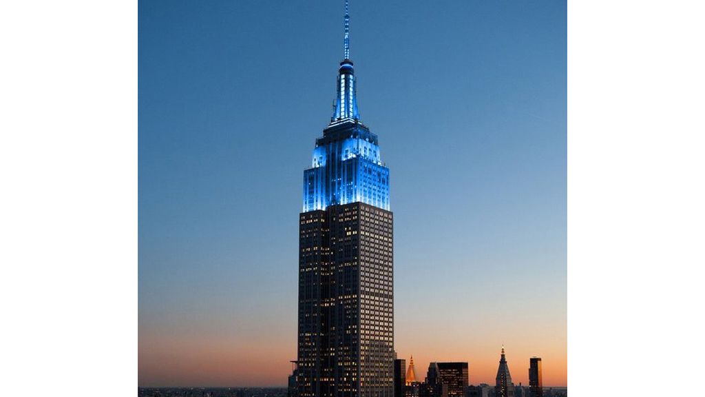 El Empire State iluminado de azul