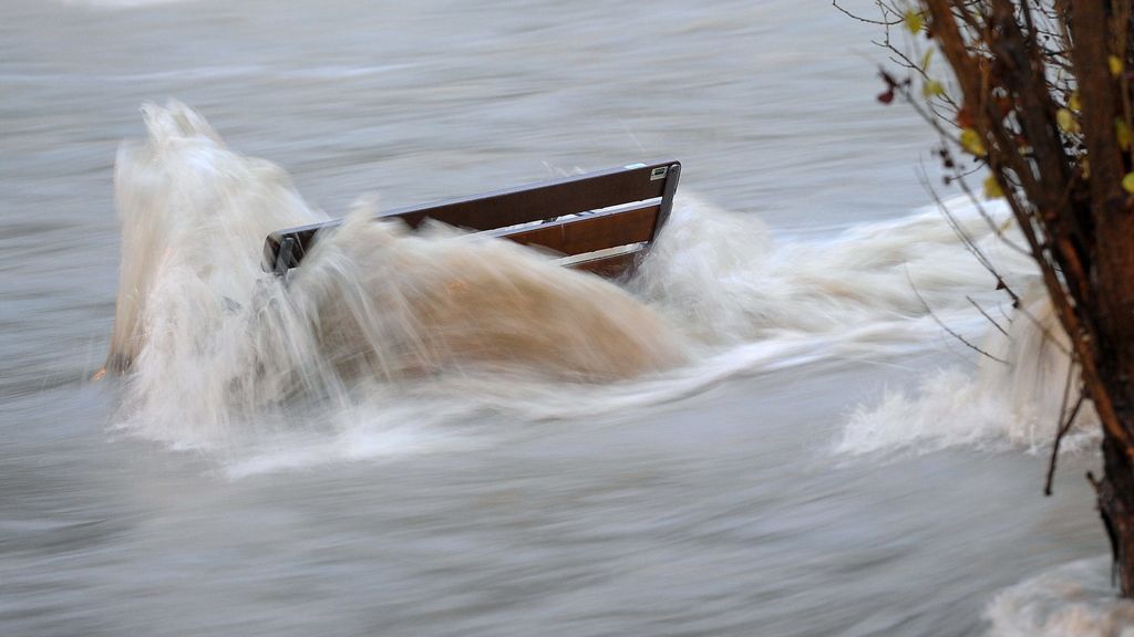 El temporal de viento y lluvia en la península, en imágenes