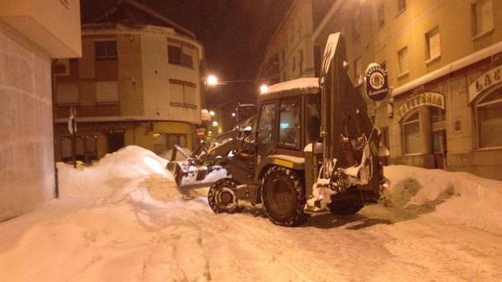 La UME rescata a centenares de personas en la A-67