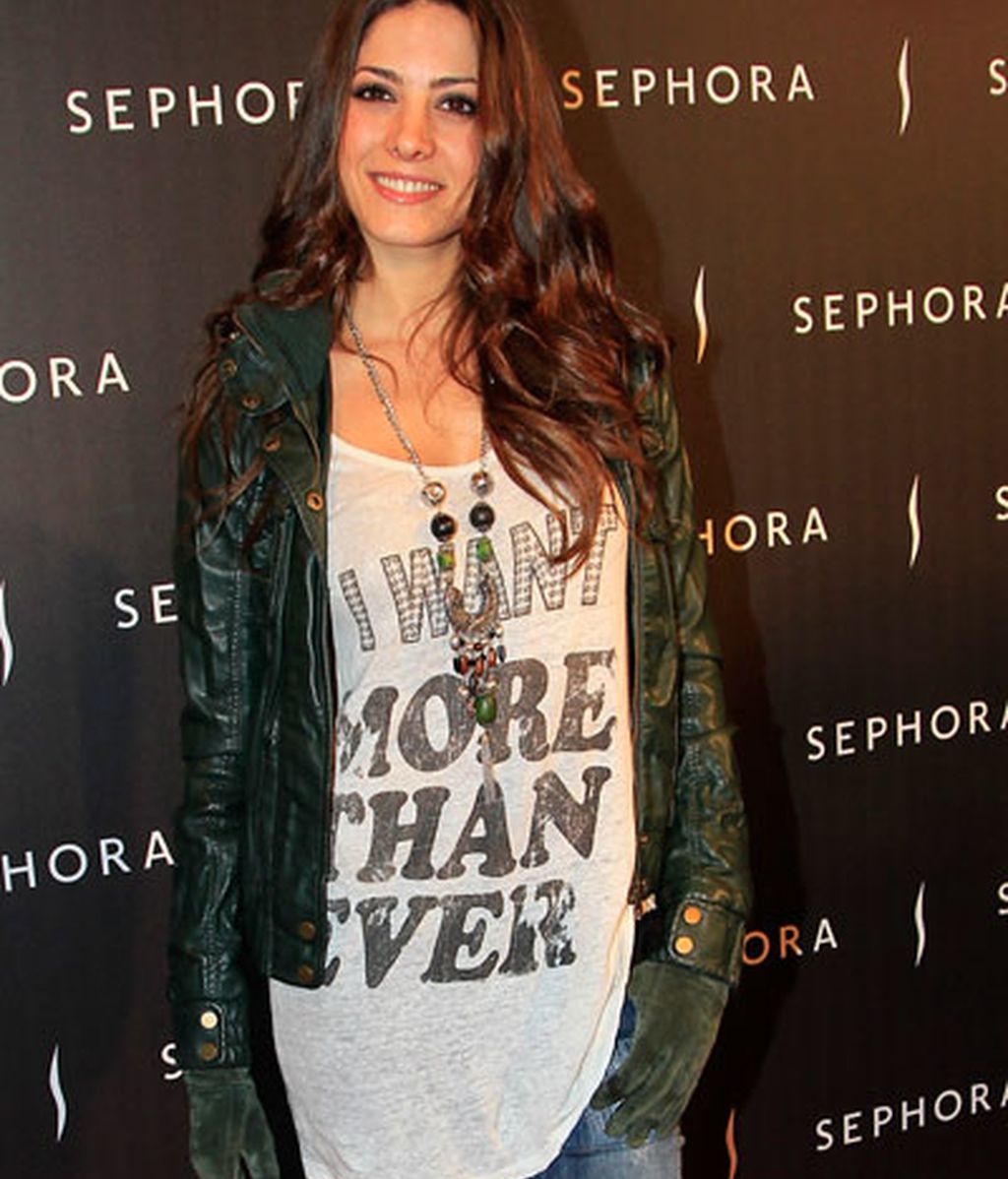 Amaia Salamanca vuelve de visita a España