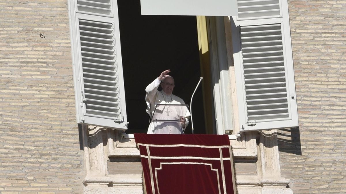 El Papa llama a combatir con la educación la corrupción que "envenena" la sociedad