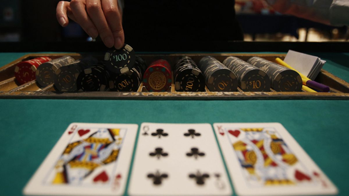 Detenidas nueve personas responsables de un casino ilegal con cartas trucadas