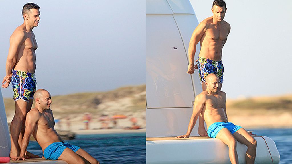Jesús Vázquez y su marido Roberto celebran sus 12 años de amor en Ibiza