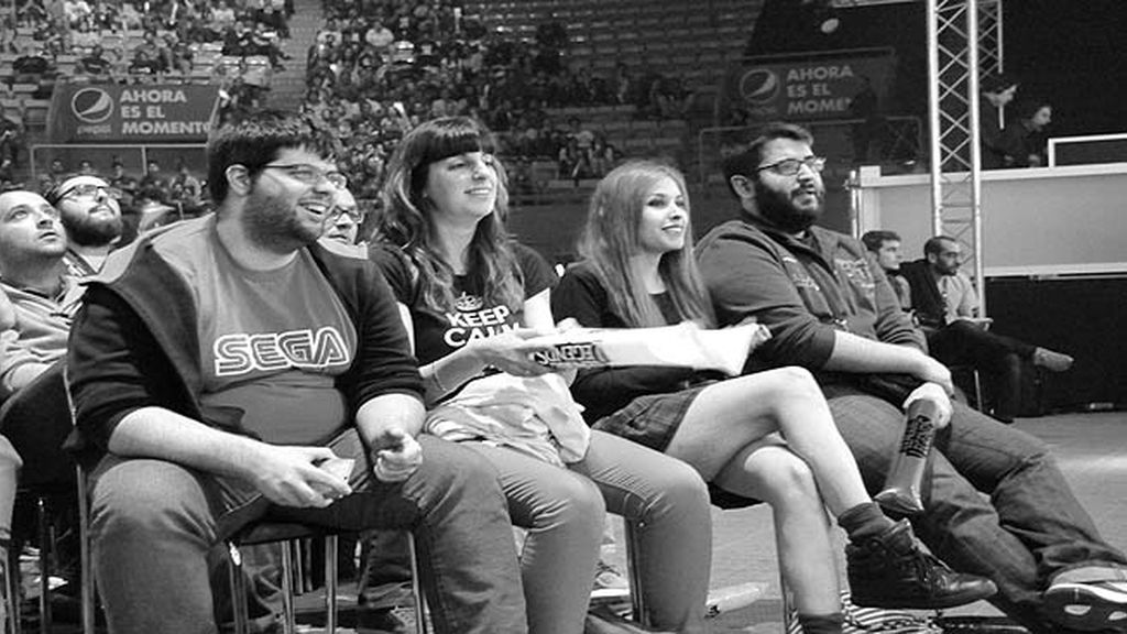 Miles de aficionados jalean a los equipos durante las finales de la 'LCS' en Madrid