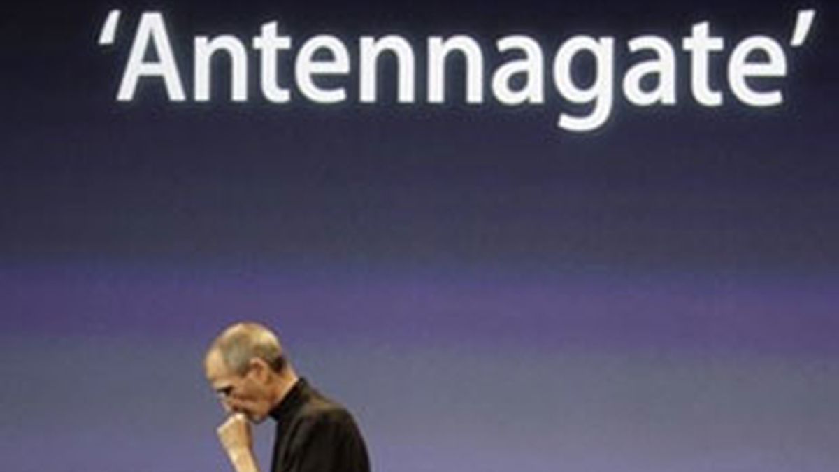 Stebe Jobs durante la conferencia de prensa para dar explicaciones sobre el iPhone 4. Foto: AP.