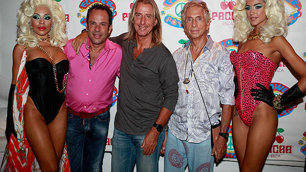La fiesta 'Flower Power' de Ibiza saca el lado más hippie de los famosos