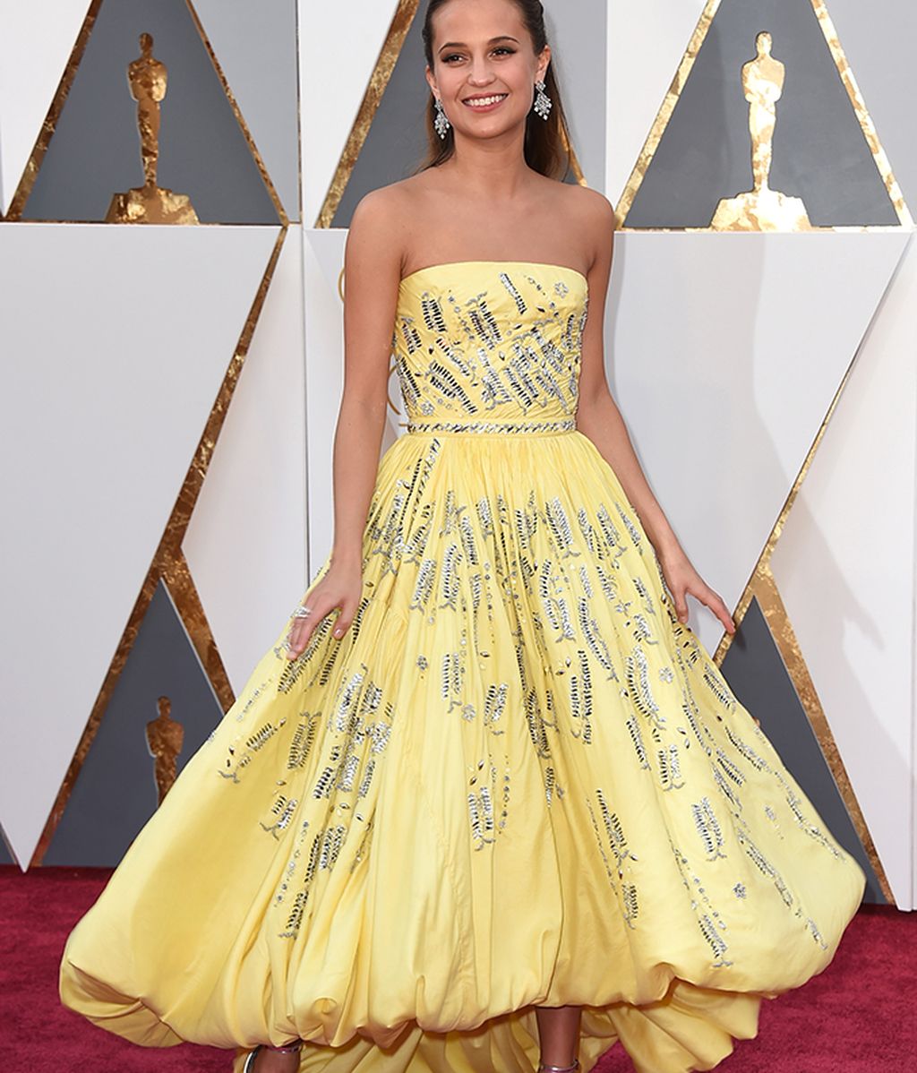 Alicia Vikander, mejor actriz secundaria, con vestido de Louis Vuitton