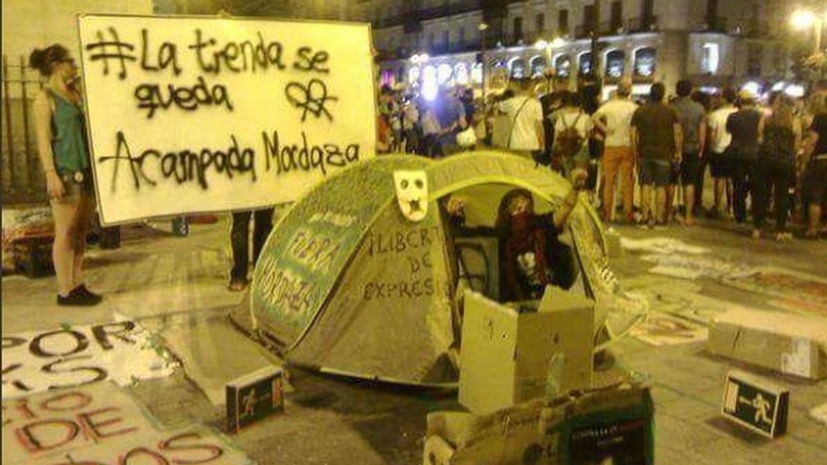La 'Acampada Mordaza', desalojada en Madrid tras 17 días