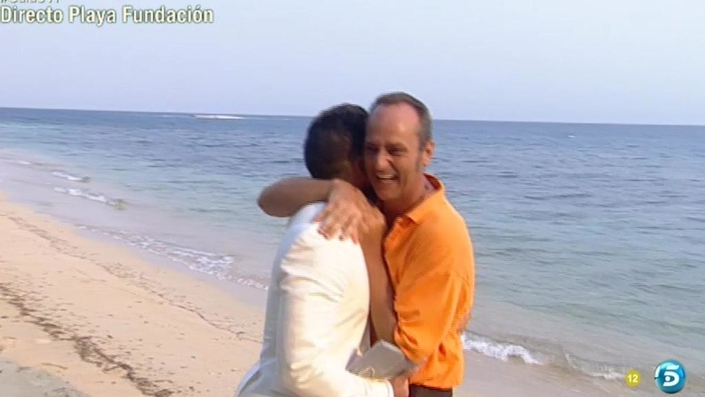 Pascual sorprende a Nacho con su libro