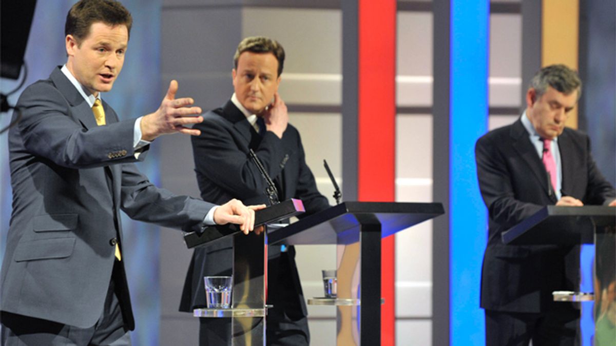 De izquierda a derecha: Clegg, Cameron y Brown