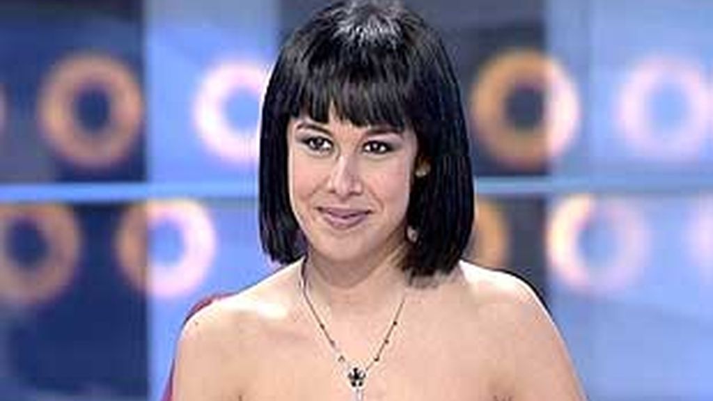 Soraya se sienta en el trono Soraya se sienta en el trono