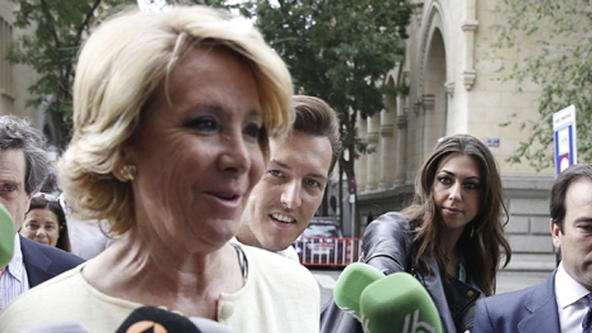 Esperanza Aguirre llega a la investidura en el Ayuntamiento de Madrid