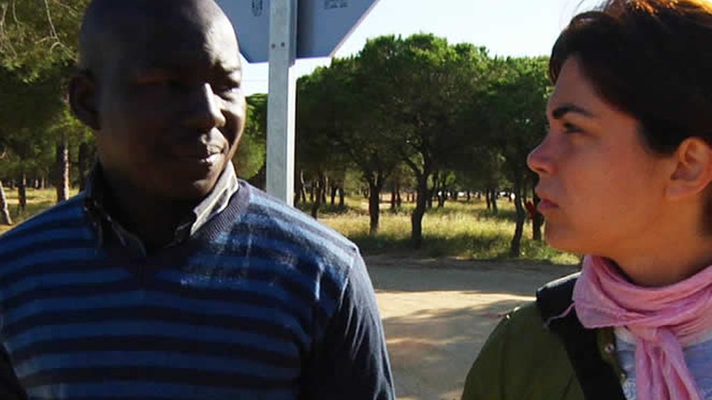 Samanta Villar se interesa por la vida de los sin papeles