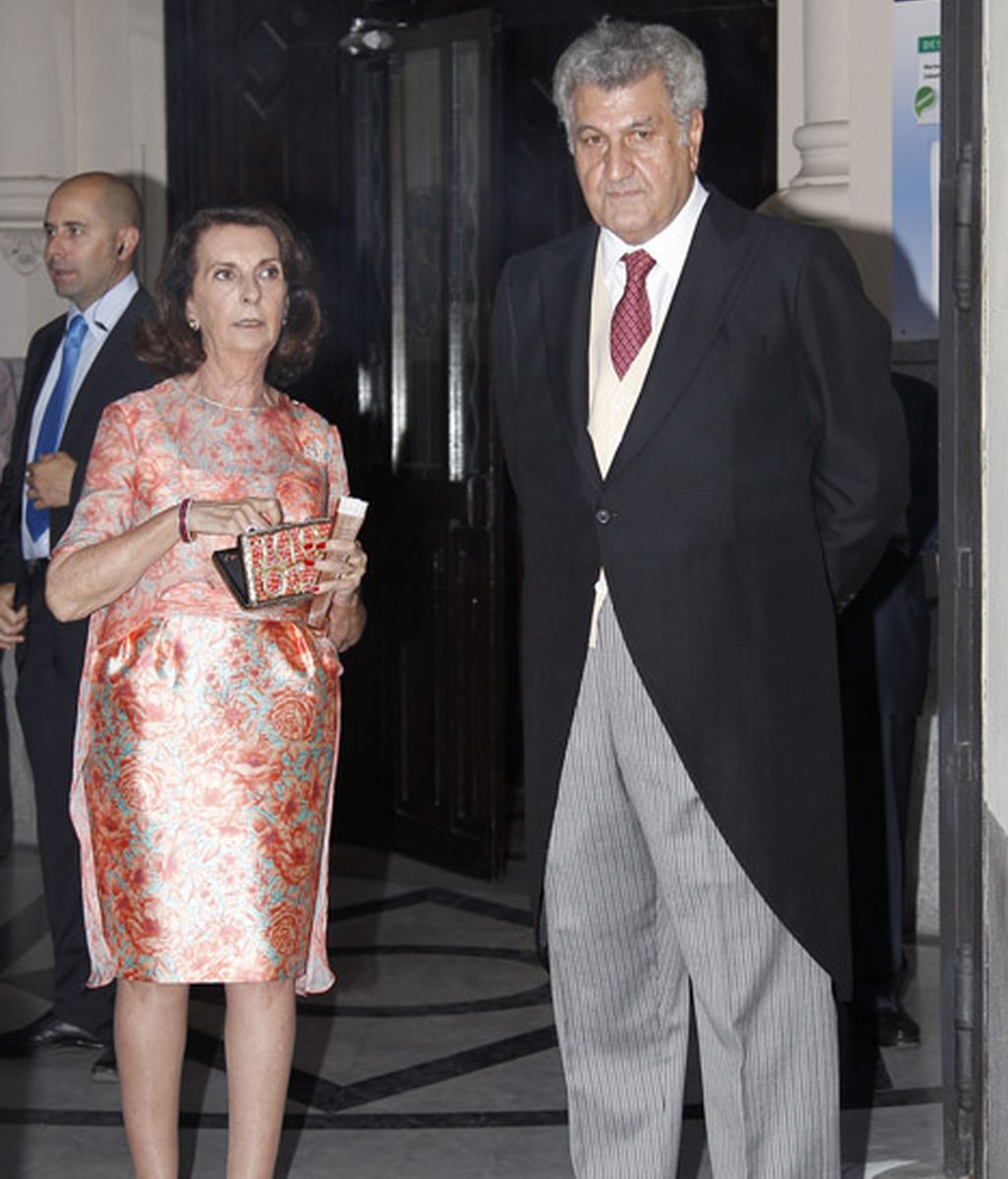 Jesús Posada, padre de la novia y su señora