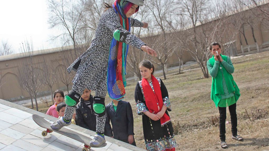 Niñas de la calle, salvadas por el skate