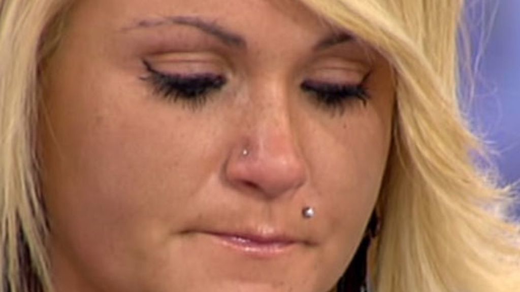 Saray no puede contener las lágrimas