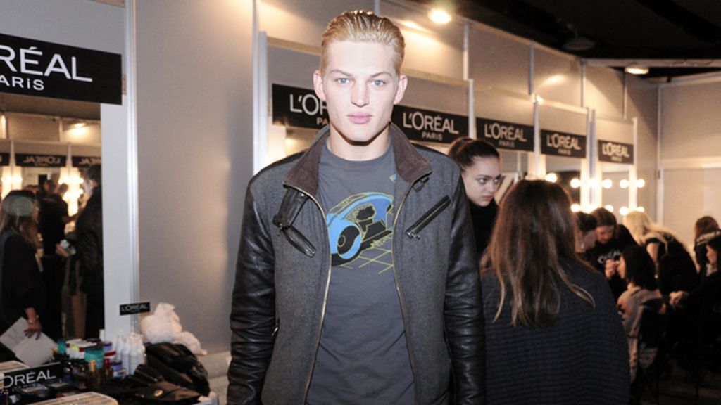 El top masculino Sebastian Sauve fue uno de los elegidos por Ana Locking para su desfile