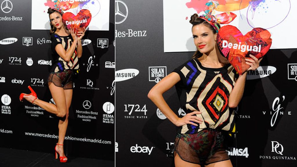 Alesandra Ambrosio en el desfile de Desigual