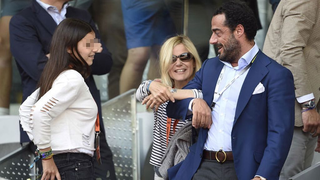 La duquesa y Vicente Dalmau, muy cariñosos en el palco vip