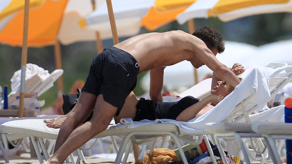 Marta Sánchez y Hugo Castejón, besos y arrumacos en Miami