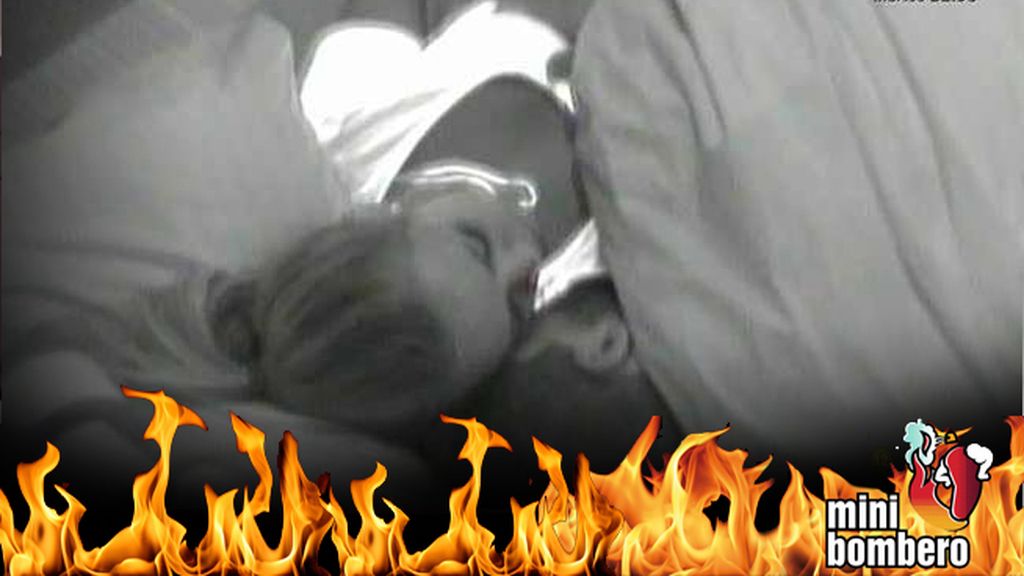 Yoli y Jonathan bajo las sábanas