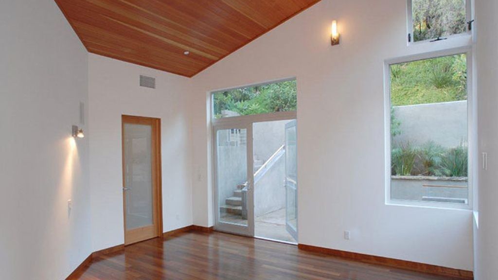 Ashton Kutcher vende su casa de soltero