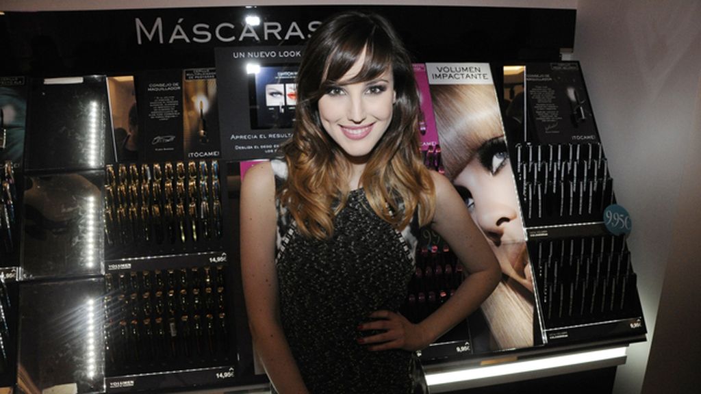 Natalia de Molina acudió a la fiesta tal vez para tomar ideas para su maquillaje en los Goya