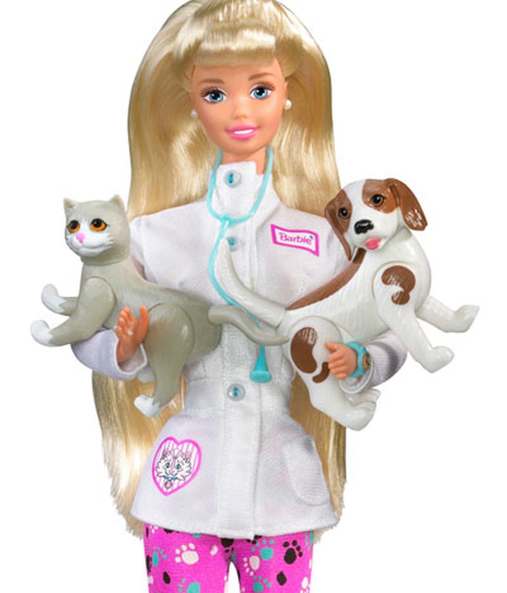 Barbie se saca las carreras de periodismo e informática