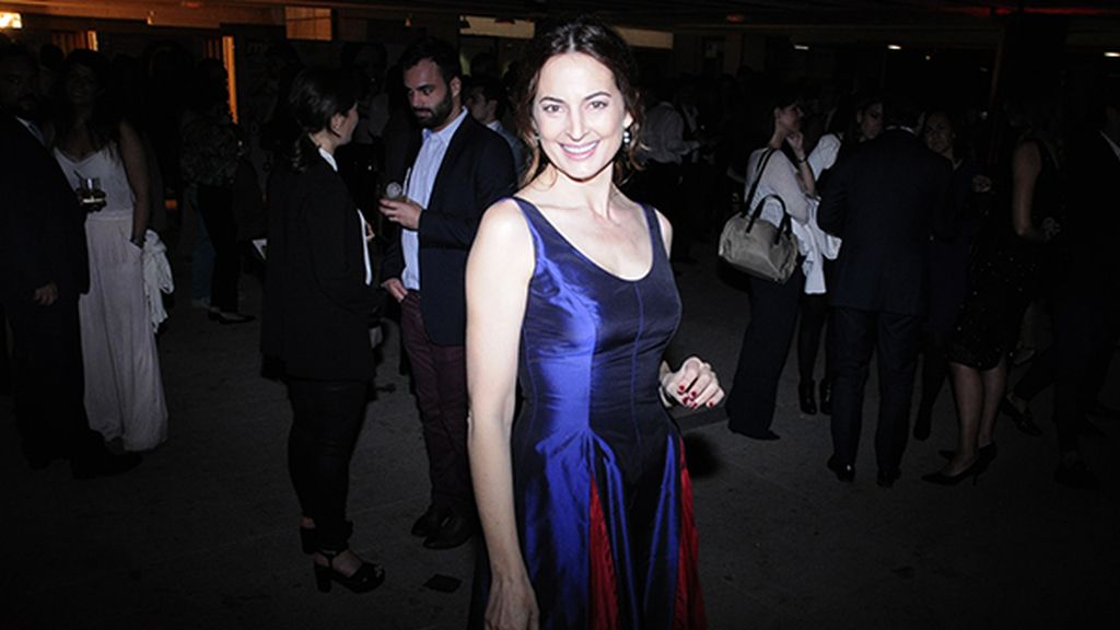 La actriz Cuca Escribano, guapísima con este vestido de Nihil Obstat