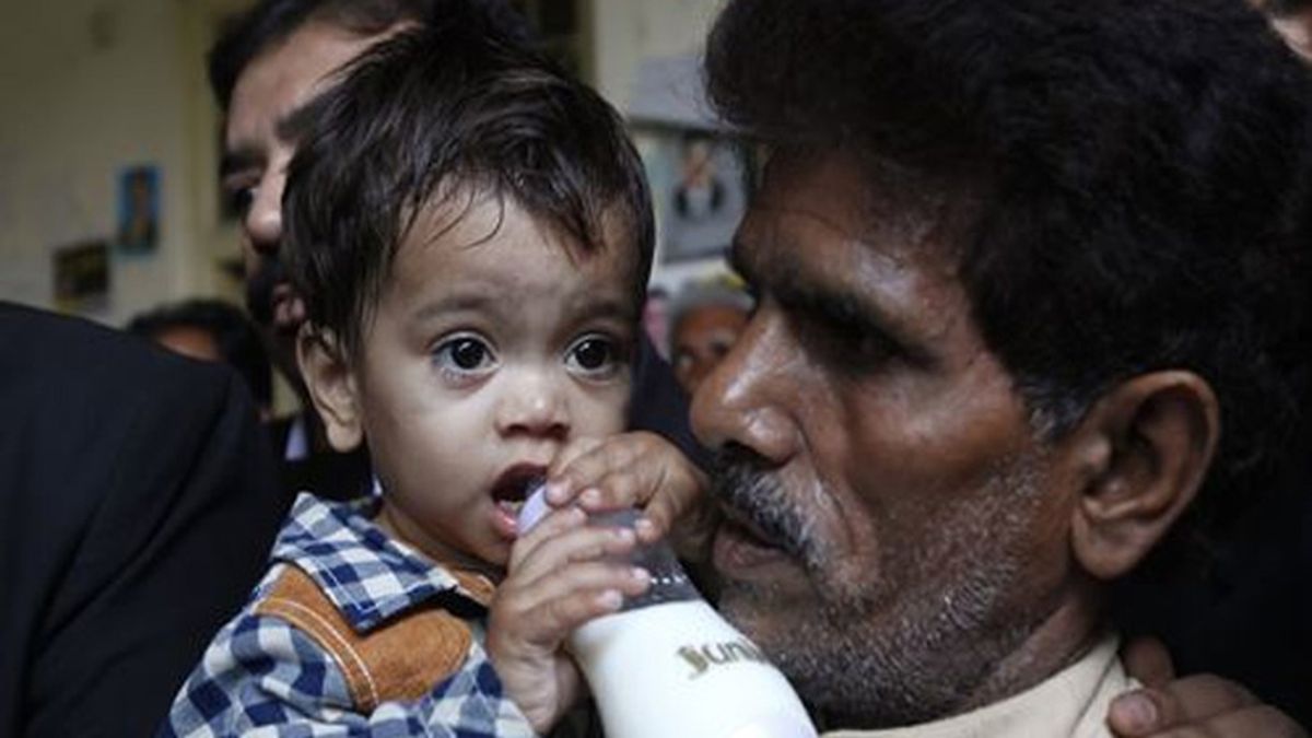Un bebé, acusado de intento de asesinato en Pakistán