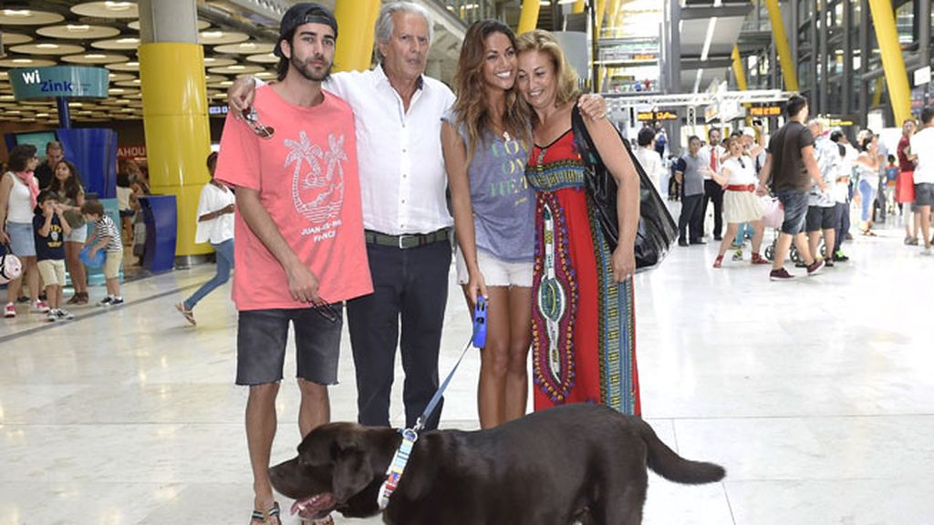 La presentadora ha vuelto de 'Supervivientes' muy sonriente