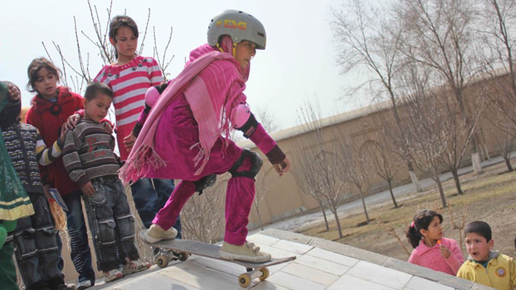Niñas de la calle, salvadas por el skate