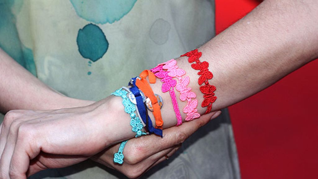 Las 'celebrities' lucen las pulseras del verano