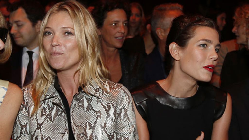 Y bien acompañada por otra 'it girl', la modelo Kate Moss