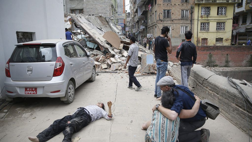 Un terremoto de 7,9 grados en la escala Ritcher sacude Nepal