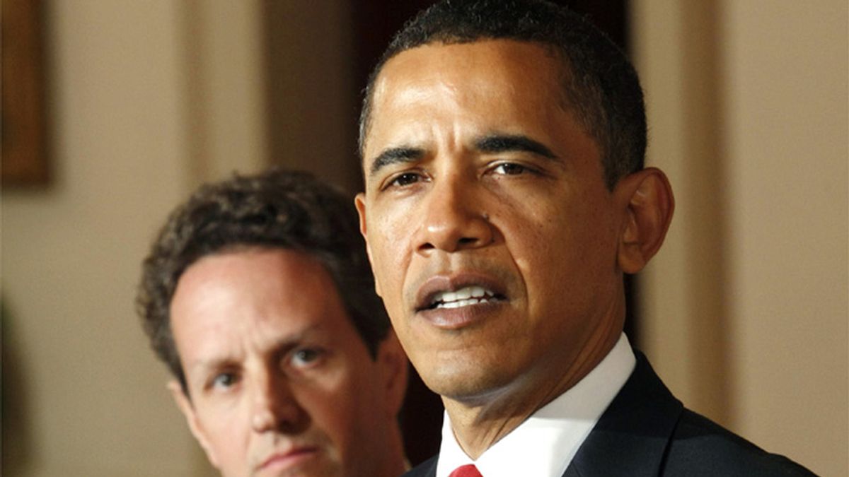 Barack Obama y Timothy Geithner en rueda de prensa