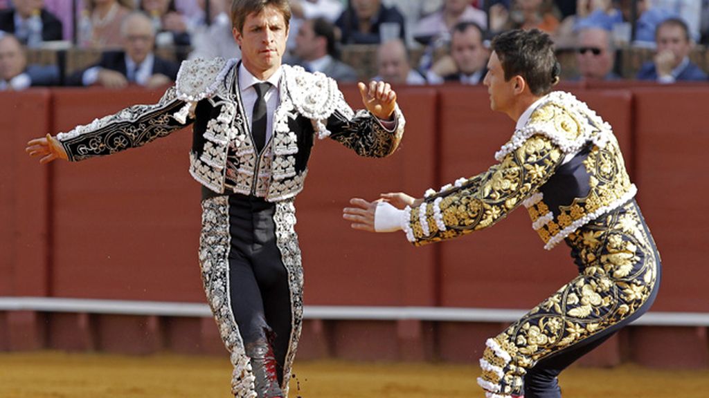 Fue cogido de lleno por su primer toro de la tarde