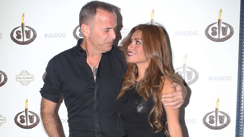 Miradas de amor entre Carlos y Miriam