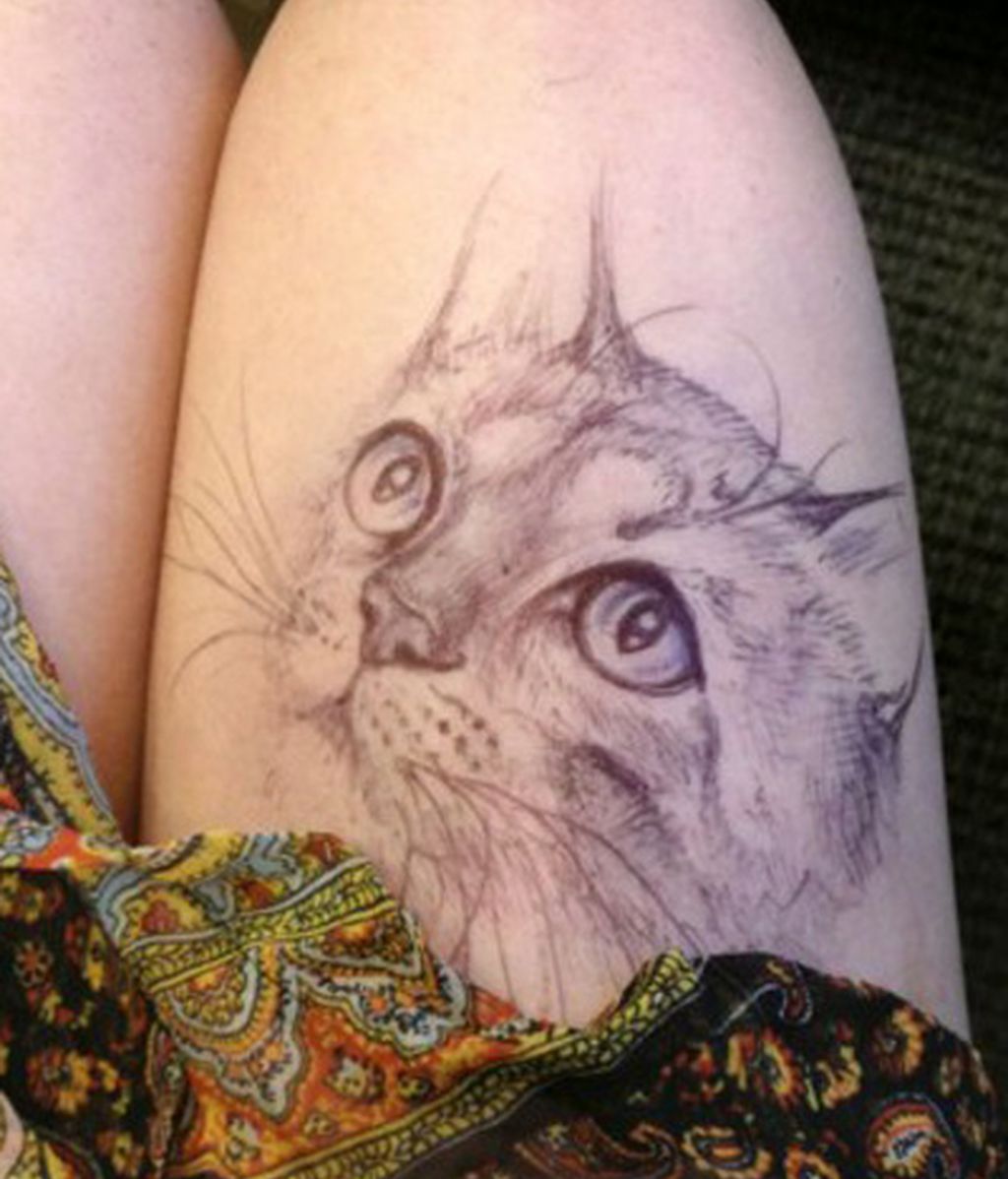 La niña que tatúa auténticas obras de arte sobre los muslos