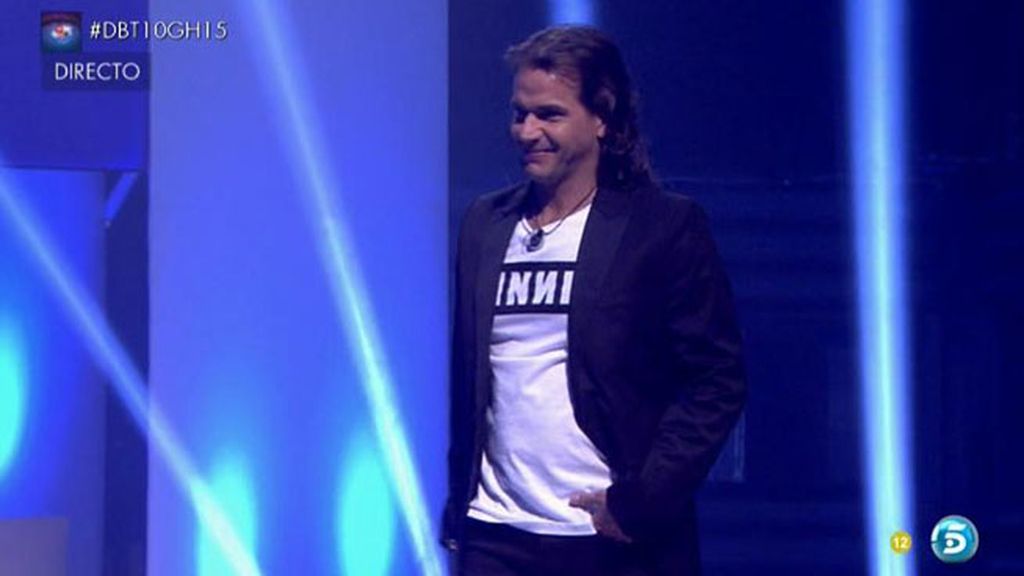 Los finalistas aplauden y piropean a los "modelos"