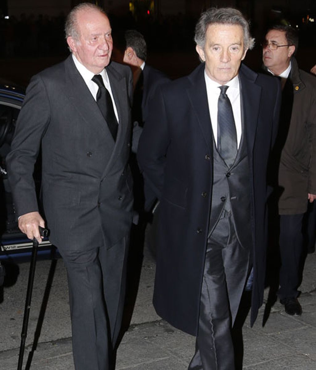 El rey Juan Carlos junto al viudo, Alfonso Díaz