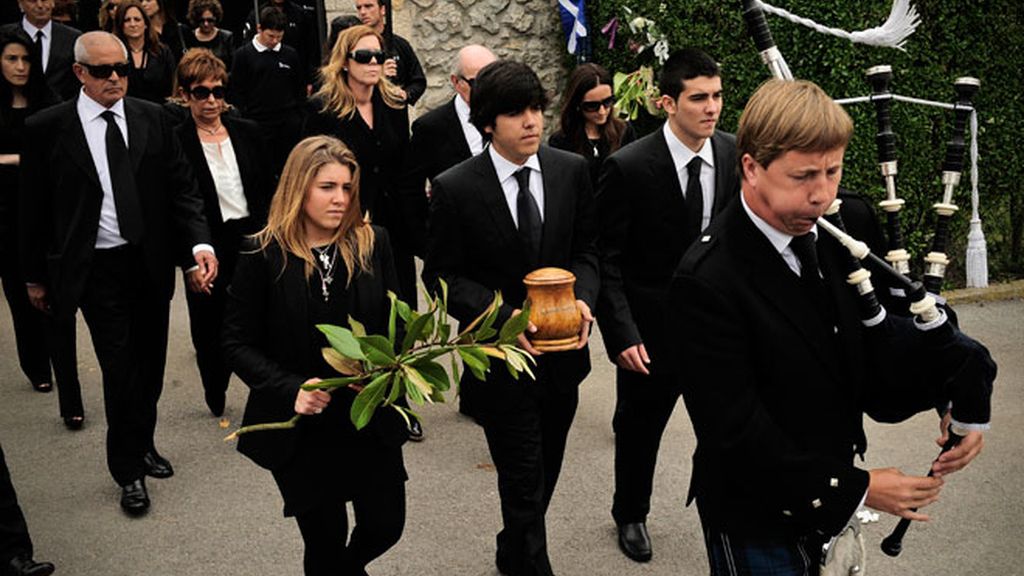 Dolor y grandes recuerdos en el funeral de Seve