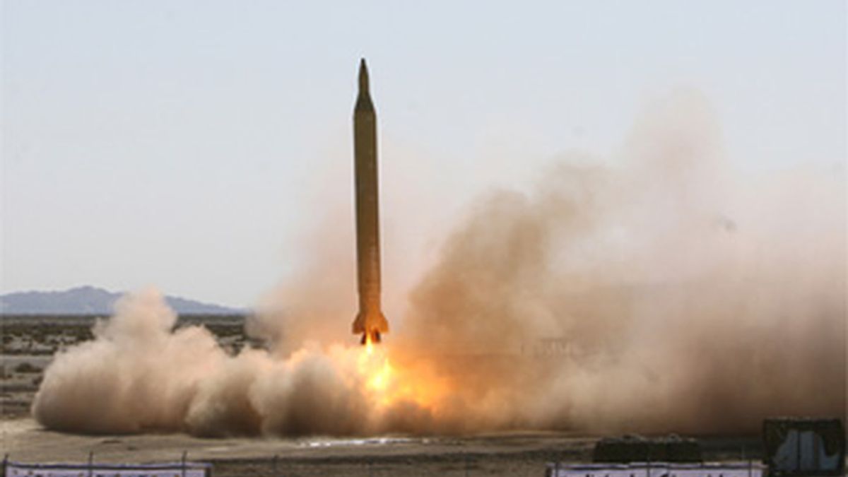 Irán lanza misiles de largo alcance