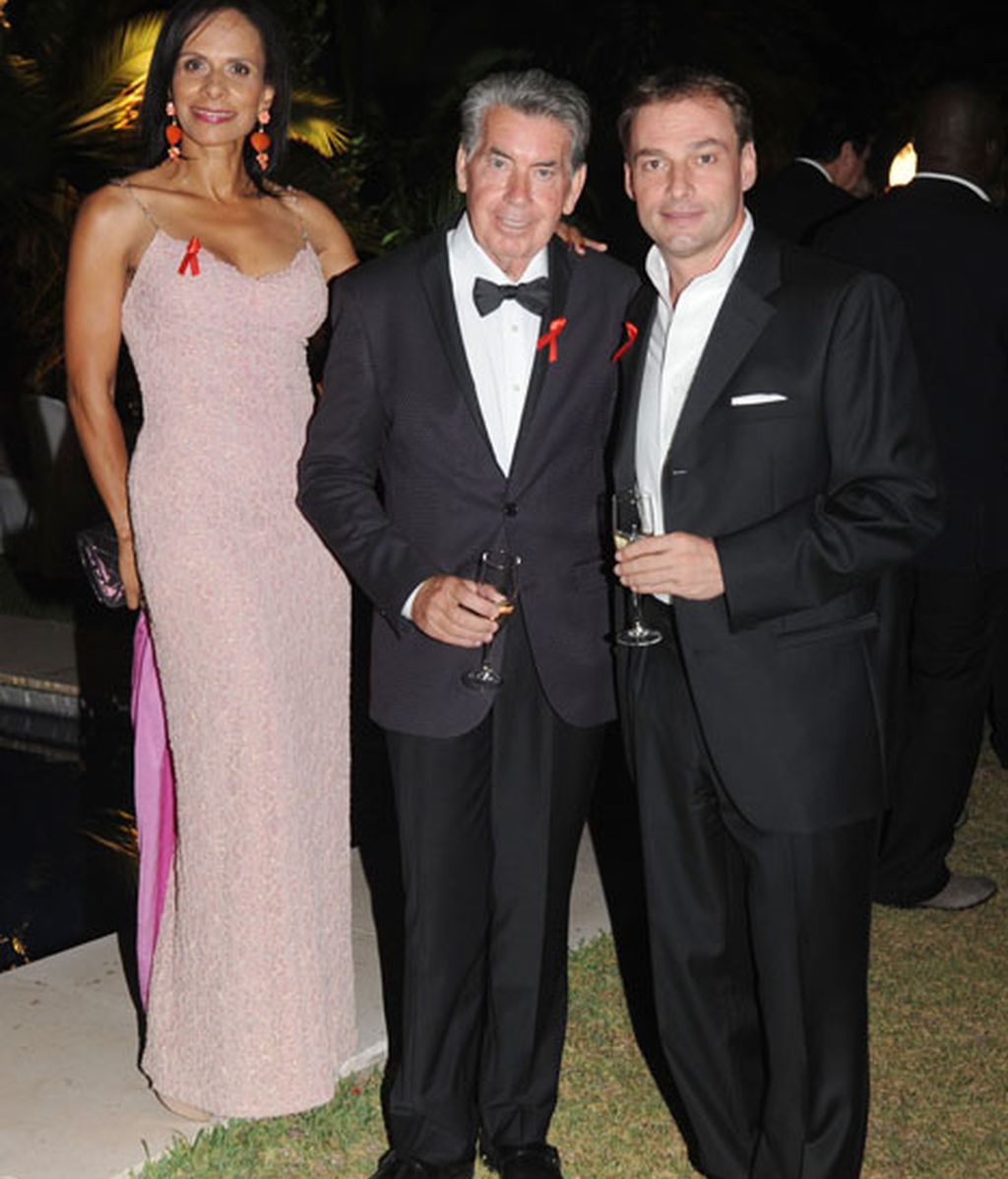 Manolo Santana y Claudia se lo pasaron bomba junto a un amigo