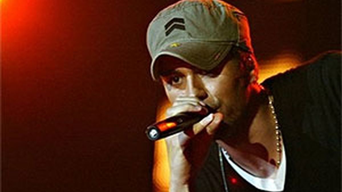 El cantante Enrique Iglesias en una foto de archivo durante un concierto en Estados Unidos. Foto: AP