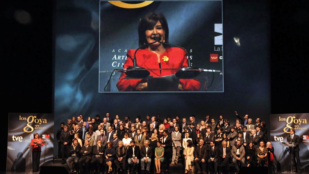 Concha Velasco, que reconoció que "el cine le gusta más que la vida", recibió una gran ovación del público