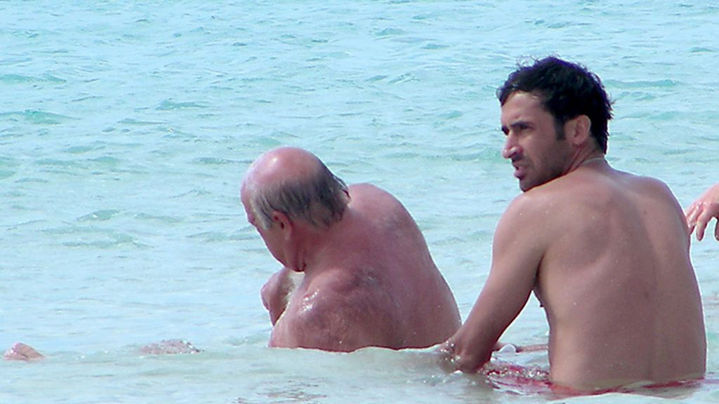 Raúl González ahora tira del carro... de la familia