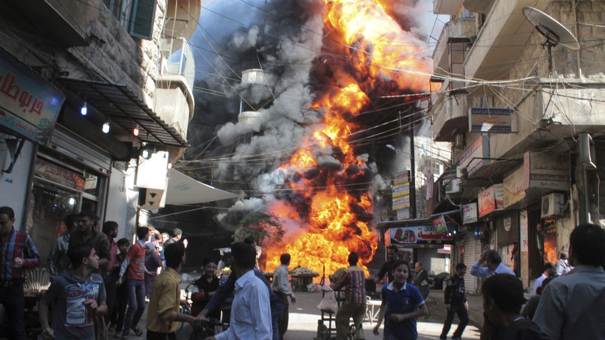 Incendio en una gasolinera en Aleppo (Siria)
